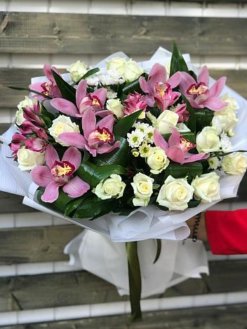 Букет цветов из: Розы и Хризантемы в Федоровское Тосненский район